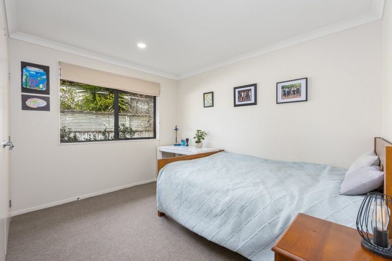 Photo of property in 6 Lough Derg Place, Pinehill, Auckland, 0632