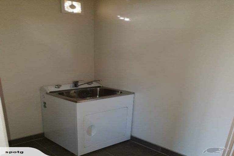 Photo of property in 3/8 Hinekohu Street, New Lynn, Auckland, 0600