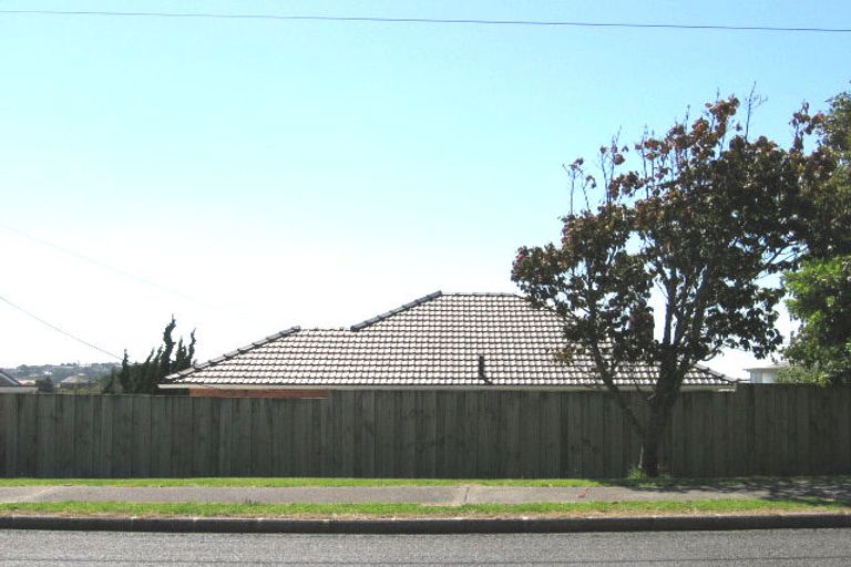 Photo of property in 1/625 Beach Road, Rothesay Bay, Auckland, 0630