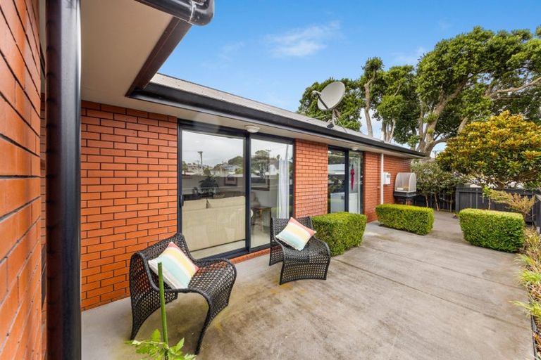 Photo of property in 32 Whiteley Street, Moturoa, New Plymouth, 4310