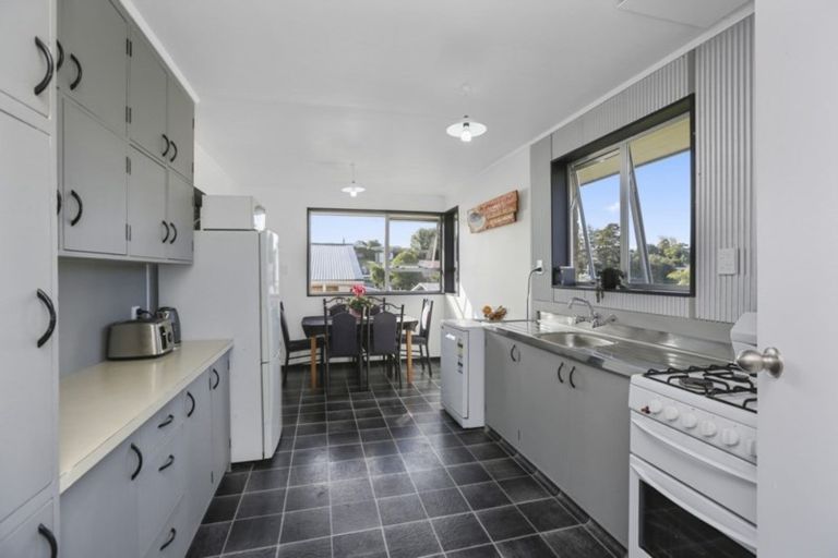 Photo of property in 7 Oawai Place, Marfell, New Plymouth, 4310