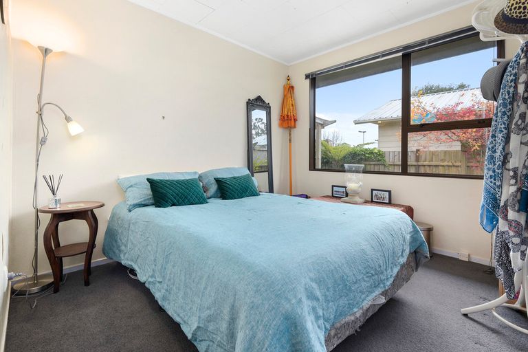 Photo of property in 1/162 Universal Drive, Henderson, Auckland, 0610