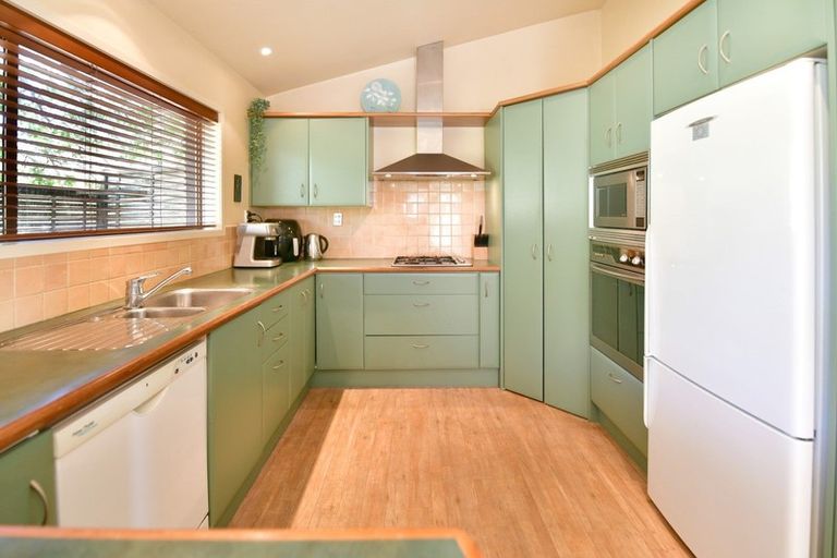 Photo of property in 1/4 John Dee Crescent, Red Beach, 0932