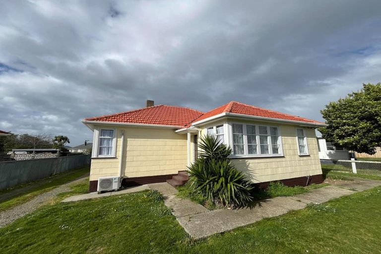 Photo of property in 18 Goldsmith Crescent, Levin, 5510