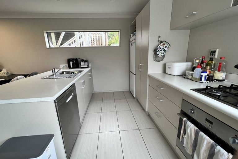 Photo of property in 61 Glanmire Road, Newlands, Wellington, 6037