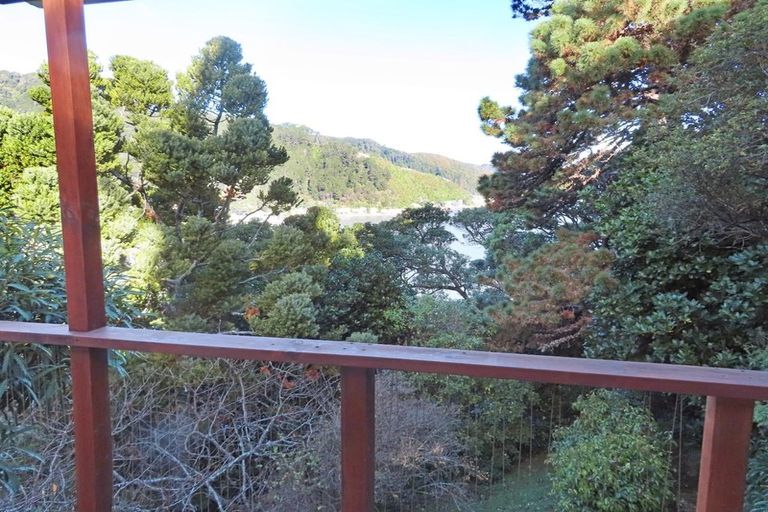 Photo of property in 33 Ferry Road, Days Bay, Lower Hutt, 5013