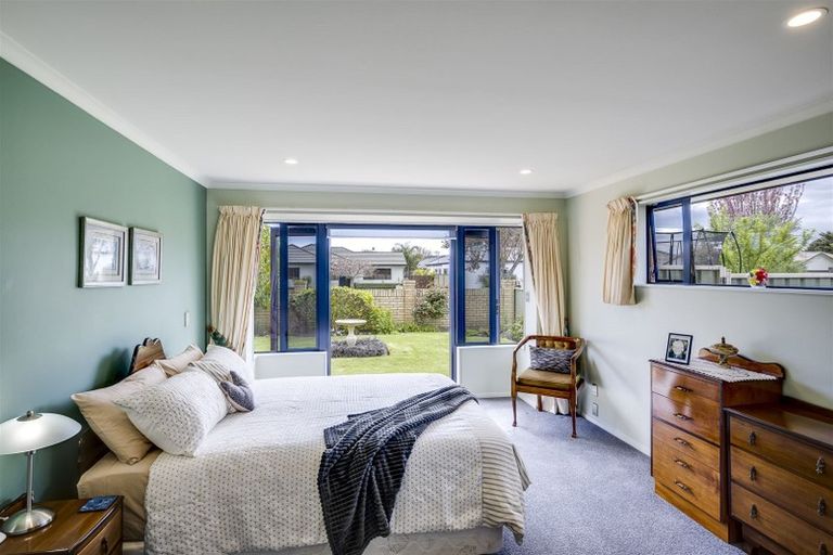 Photo of property in 2 Chelsea Drive, Taradale, Napier, 4112