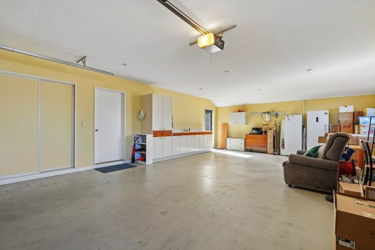 Photo of property in 40 Coolspring Way, Redwood, Christchurch, 8051