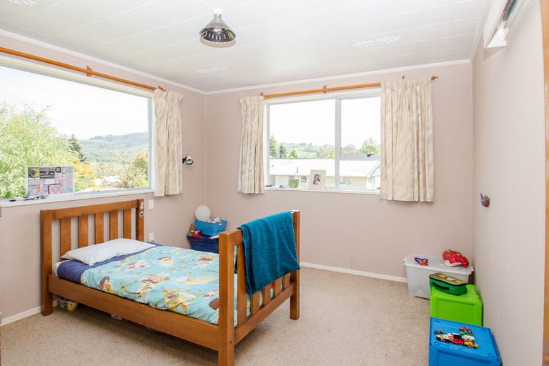 Photo of property in 2 Estuary Crescent, Fairfield, Dunedin, 9018