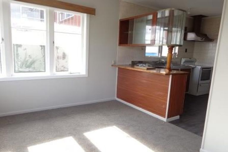 Photo of property in 11 Essex Street, Te Atatu South, Auckland, 0610