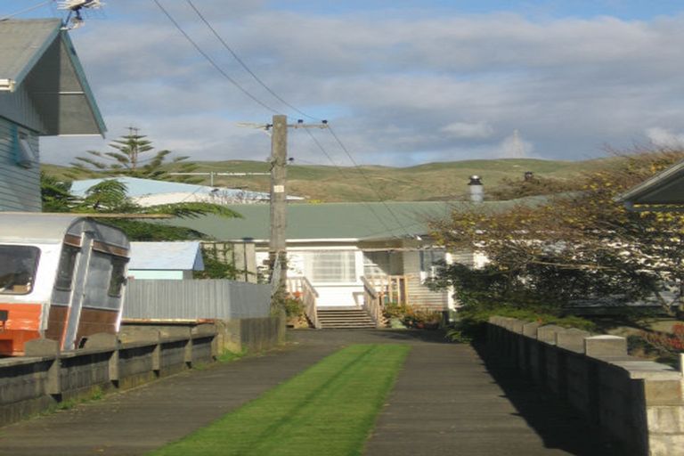 Photo of property in 92 Castor Crescent, Cannons Creek, Porirua, 5024