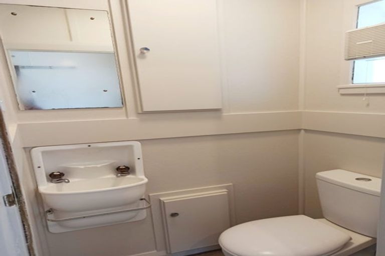 Photo of property in 60 Glen Road, Mornington, Dunedin, 9011