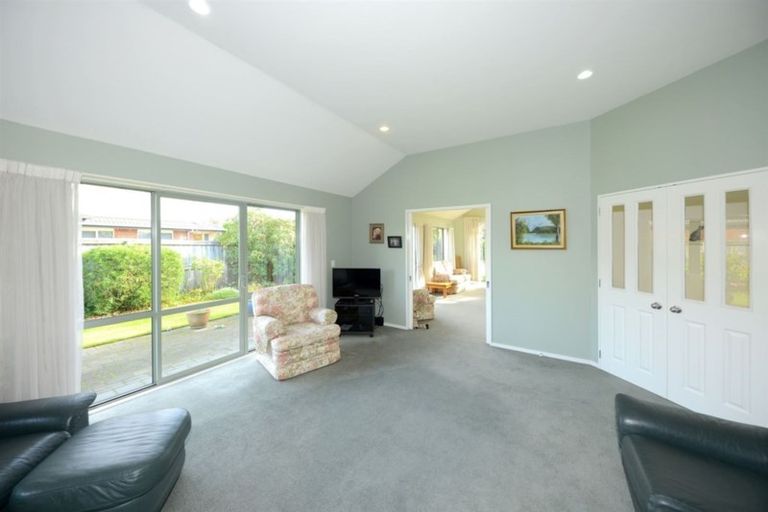 Photo of property in 22 Sutton Place, Dallington, Christchurch, 8061