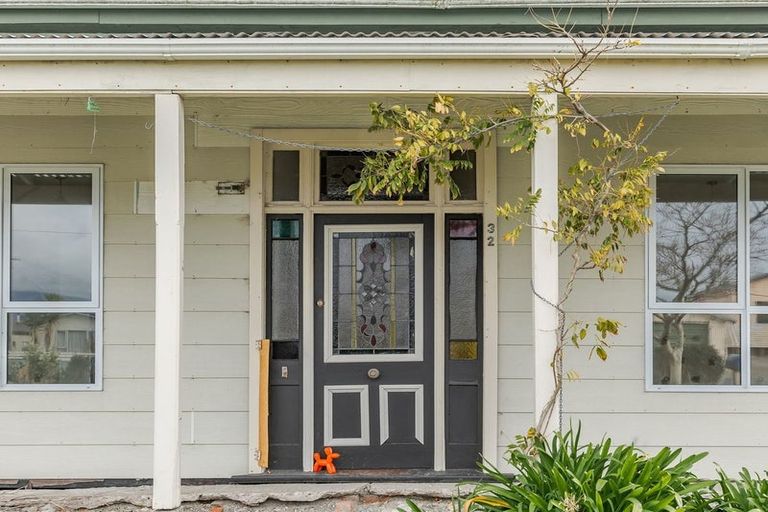 Photo of property in 32 Peel Street, Westport, 7825