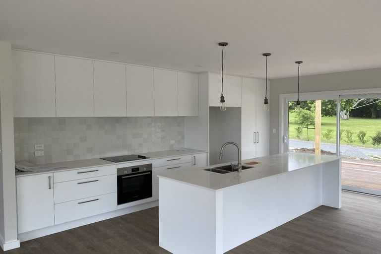 Photo of property in 2 Grove Lane, Omokoroa, 3114