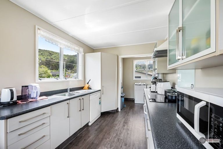Photo of property in 82 Hewer Crescent, Naenae, Lower Hutt, 5011