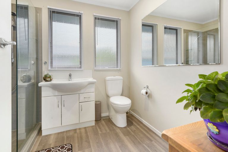 Photo of property in 1/162 Universal Drive, Henderson, Auckland, 0610