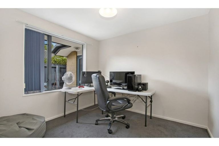Photo of property in 12 Showgate Avenue, Sockburn, Christchurch, 8042
