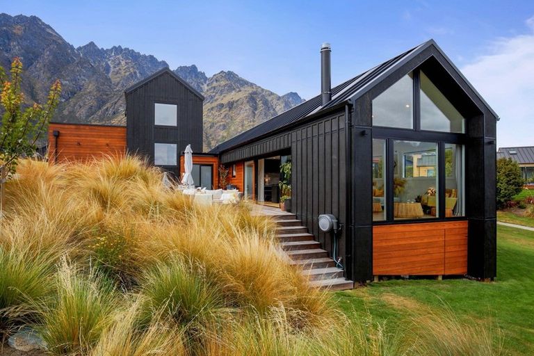 Photo of property in 18 Glenfiddich Road, Jacks Point, Queenstown, 9371