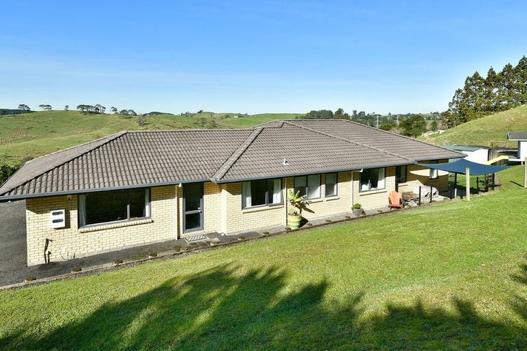 Photo of property in 128 Spur Road, Stillwater, Silverdale, 0993