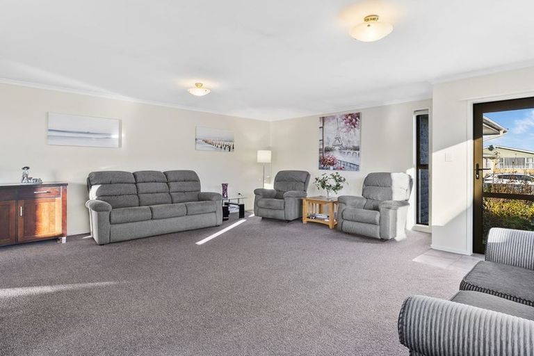Photo of property in 13 Walnut Place, Mosgiel, 9024
