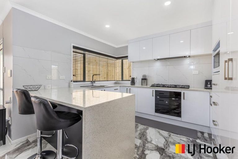 Photo of property in 54 Etherton Drive, Weymouth, Auckland, 2103