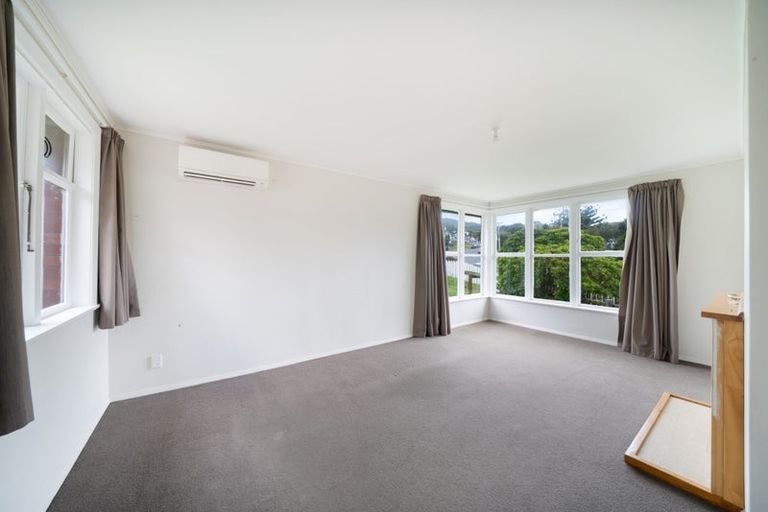 Photo of property in 2 Hukatai Street, Elsdon, Porirua, 5022