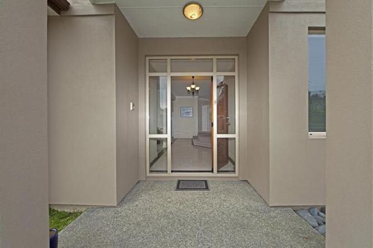 Photo of property in 24 George Deane Place, Greenhithe, Auckland, 0632