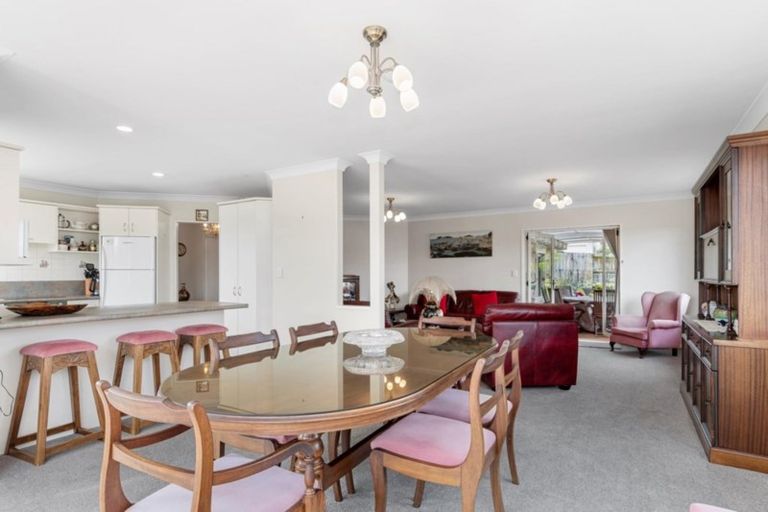 Photo of property in 16 Meadowviews Drive, Welcome Bay, Tauranga, 3112