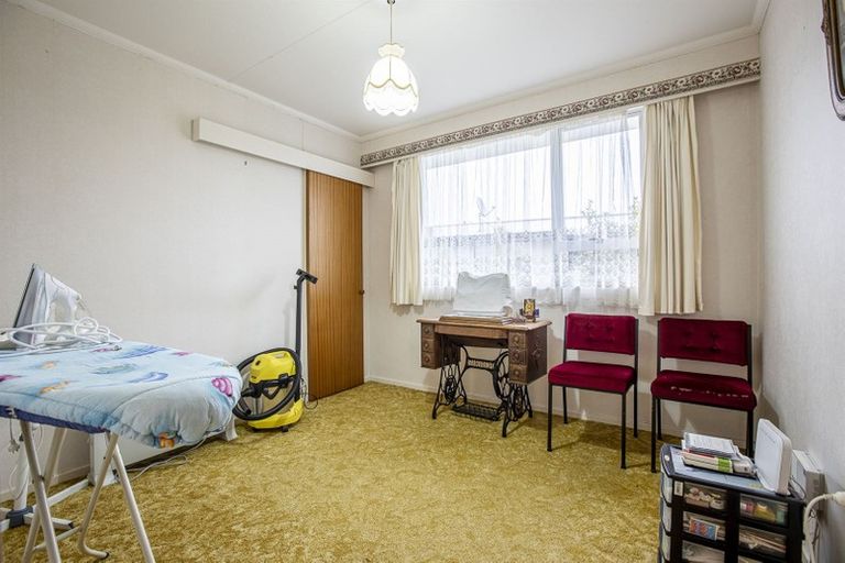 Photo of property in 17 Palliser Place, Milson, Palmerston North, 4414