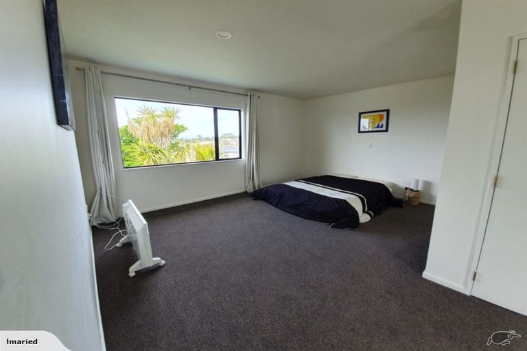 Photo of property in 1a Hauraki Crescent, Pinehill, Auckland, 0632