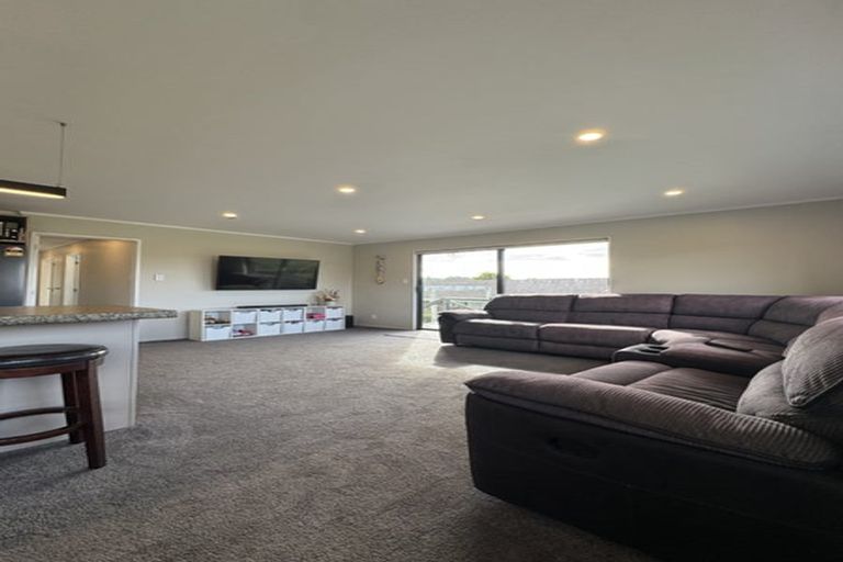 Photo of property in 210b Staithes Drive South, Whitby, Porirua, 5024