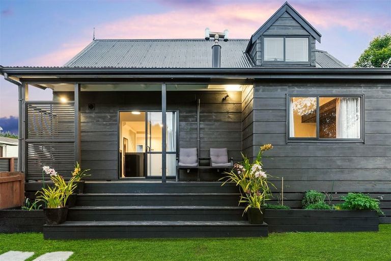 Photo of property in 1/234 Henderson Valley Road, Henderson, Auckland, 0612