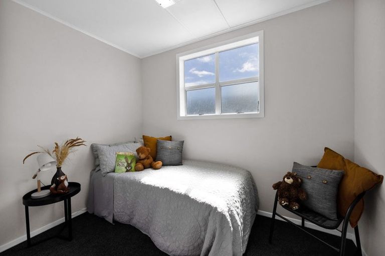 Photo of property in 35 Gladstone Street, Hawera, 4610