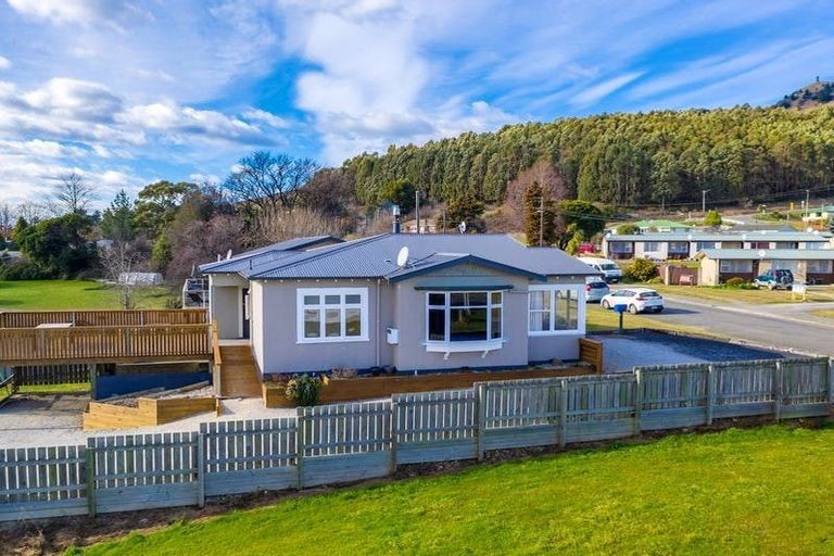 Photo of property in 43 Copinsha Street, Palmerston, 9430