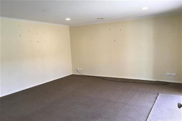 Photo of property in 4 Gandalf Crescent, Paraparaumu, 5032