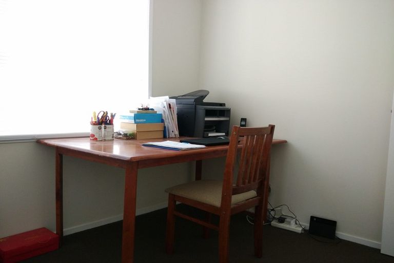 Photo of property in 5 Lisa Rise, Half Moon Bay, Auckland, 2012