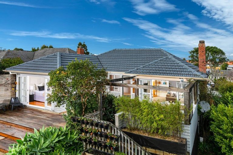 Photo of property in 25 Alamein Avenue, Belmont, Auckland, 0622