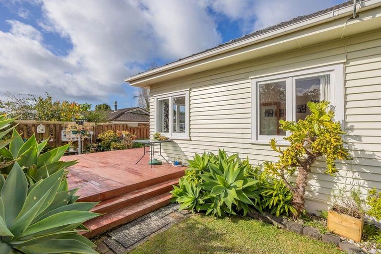 Photo of property in 1/43 Hogans Road, Glenfield, Auckland, 0629