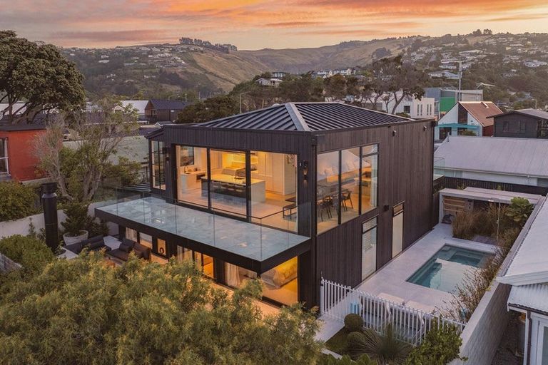 Photo of property in 8a Beachville Road, Redcliffs, Christchurch, 8081