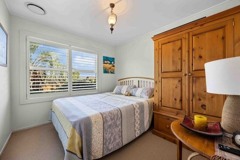 Photo of property in 8 Hedge Row, Sunnyhills, Auckland, 2010