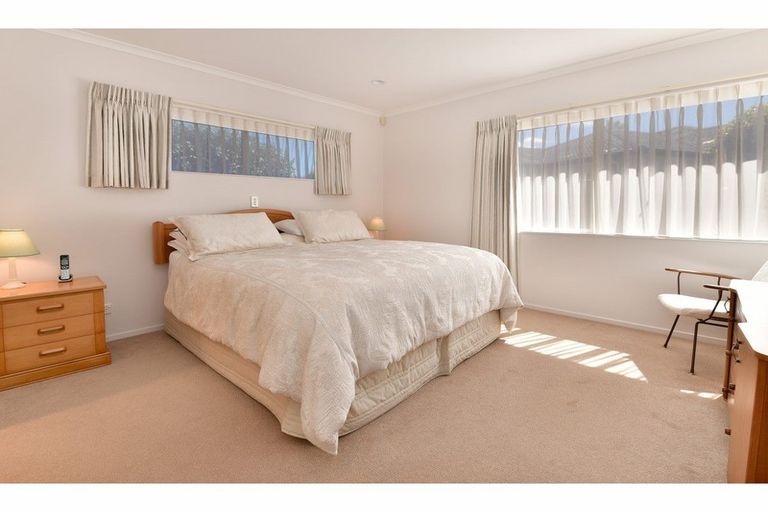 Photo of property in 18 Dan Tori Place, Orewa, 0931