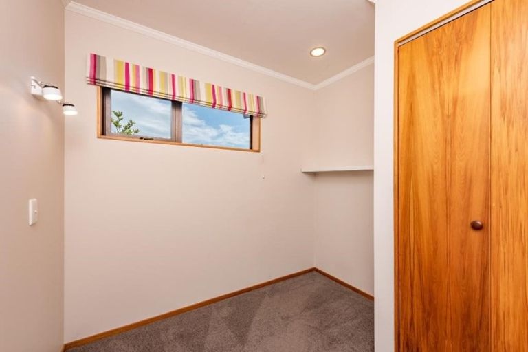 Photo of property in 2/10 Bellevue Road, Woburn, Lower Hutt, 5010