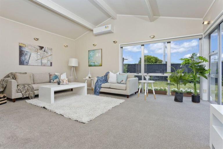 Photo of property in 1/134 Arran Road, Browns Bay, Auckland, 0630