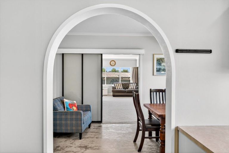 Photo of property in 16 Brookvale Road, Havelock North, 4130