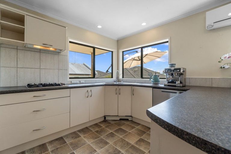 Photo of property in 32 Cranbrook Place, Rototuna North, Hamilton, 3210