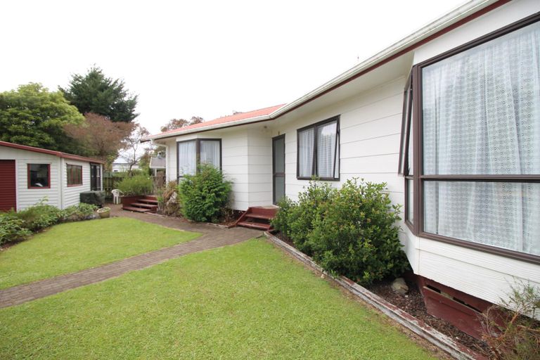 Photo of property in 32b Aquarius Drive, Kawaha Point, Rotorua, 3010