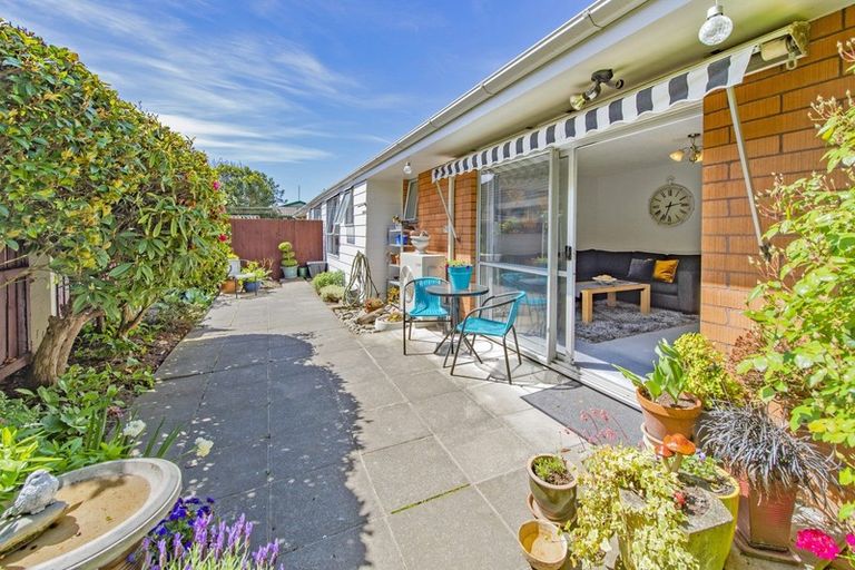 Photo of property in 1a Calbreath Place, Russley, Christchurch, 8042