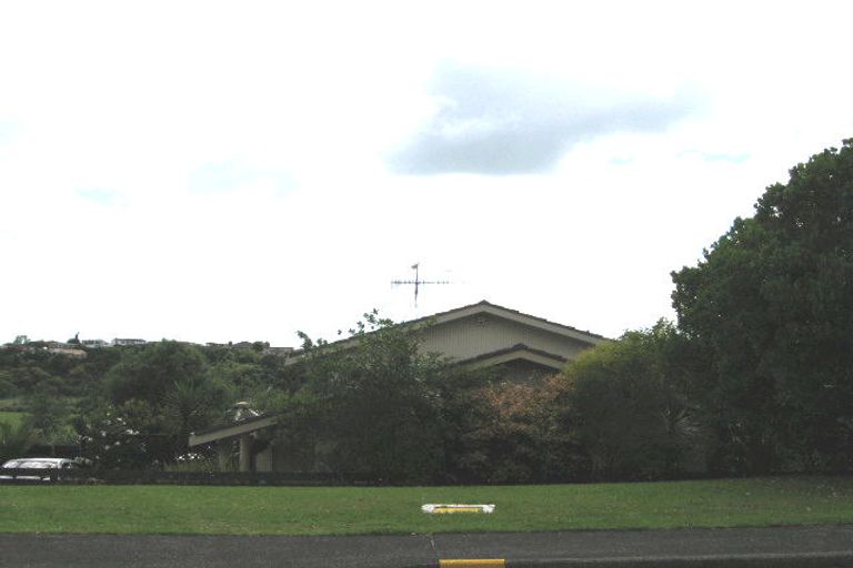 Photo of property in 8 Tarahanga Street, Northcote, Auckland, 0627