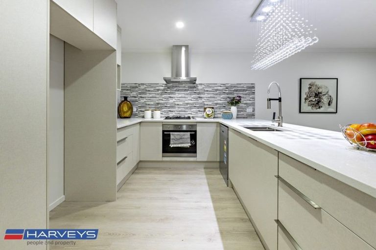 Photo of property in 16 Kauri Heart Avenue, Takanini, 2112